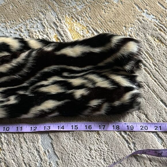 7 For All Mankind Women’s Faux Fur Zebra Print Jacket Sz M NWT - Picture 10 of 11